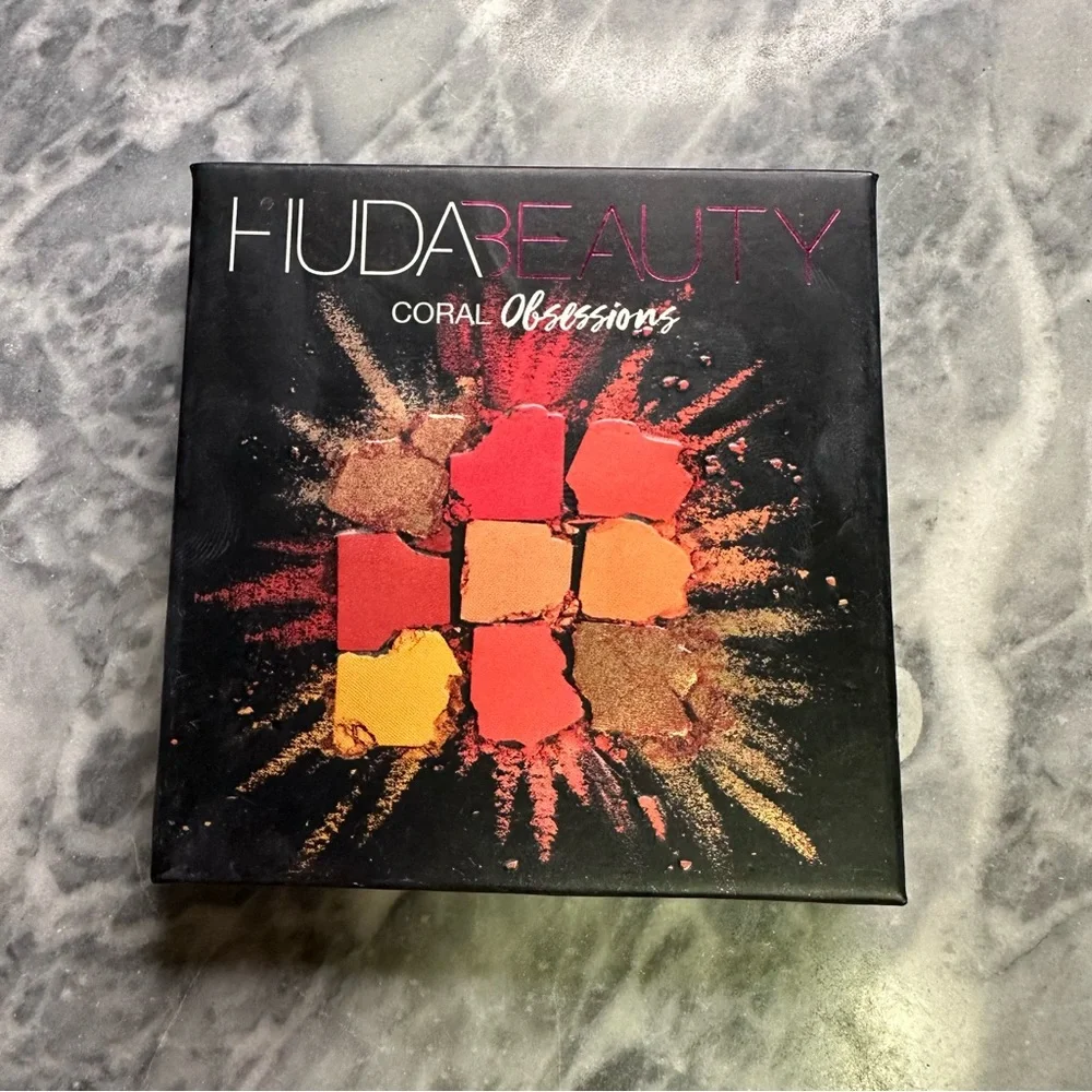 Huda Beauty‎ Coral Obsessions Eyeshadow Palette